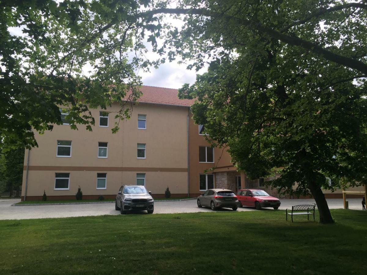 Smart Rooms Szekesfehervar Bagian luar foto
