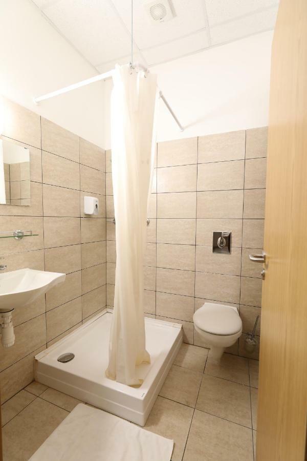Smart Rooms Szekesfehervar Bagian luar foto